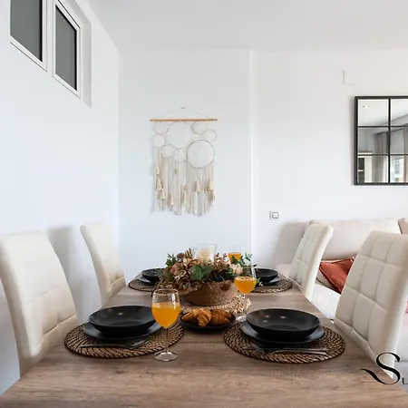 Apartamento 1st Line From The Beach, Views, Pool, Parking